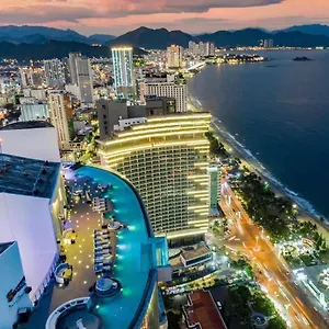 Panorama Oceanfront 아파트